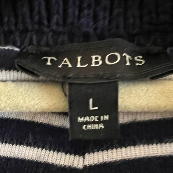 Talbots sweater knit  bathrobe with ruffles. - Picture 5 of 11